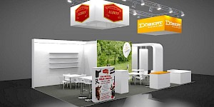 CAD-Visualisierung: Perspektivische Ansicht eines Messestands für die Firma Albion und Doebert in Weiß mit roten und orangefarbenen Akzenten. Über dem Stand hängen ein weißer Deckenkörper mit dem roten Wappen-Logo ALBION und orangefarbene Blenden mit dem DÖBERT-Schriftzug „für sie und ihr pferd", darüber eine Traverse mit hellen Scheinwerfern. Die Rückwand zeigt ein großflächiges Naturfoto mit grüner Wiese und einem Reiter sowie ein Jubiläums-Emblem zu 130 Jahren. Links ein weißes Regal, in der Mitte eine Werbesäule mit dem Text „30th Birthday PRIZE DRAW! Glorious gifts up for grabs!" und Fotos von Pferd und Sattel. Auf dem dunklen Teppichboden stehen weiße Tische, Stühle und Theken. CAD-Visualisierung erstellt von Torsten Kraus.