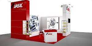 CAD-Visualisierung: Perspektivische Ansicht eines Messestands für die Firma Jasil, Marke Top Racing, in Rot und Weiß. Links ein hoher roter Turm mit dem weißen JASIL-Logo samt Zahnrad-Motiv, rechts ein weißer Turm mit rotem JASIL-Logo. Die Rückwand zeigt ein großes Foto metallischer Zahnräder und Motorbauteile sowie ein gerahmtes Produktfoto einer Kurbelwelle. Durchsichtige Glasregale präsentieren kleine gelbe Bauteile. Davor eine weiße Empfangstheke mit JASIL-Logo, ein weißer Stuhl und ein Monitor. Der Boden ist mit rotem Teppich ausgelegt. CAD-Visualisierung erstellt von Torsten Kraus.