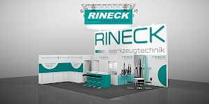 CAD-Visualisierung: Frontalansicht eines Messestands für die Firma Rineck Werkzeugtechnik in Weiß und Petrol. Über dem Stand hängt eine Traverse mit einer beleuchteten Blende und der Aufschrift „Rineck – Fräswerkzeuge für den Werkzeug-, Formen- und Gesenkbau". Auf der Rückwand das große Logo RINECK werkzeugtechnik. Links ein Bereich mit weißen Unterschränken und dem Schriftzug „Tools are our passion – made in Germany", in der Mitte ein petrolfarbener Empfangstresen mit schwarzen Barhockern, rechts ein Ausstellungsbereich mit Produktfotos von Fräswerkzeugen und ein runder Tisch mit zwei Stühlen. CAD-Visualisierung erstellt von Torsten Kraus.