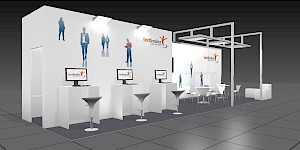 CAD-Visualisierung: Perspektivische Ansicht eines Messestands für die Firma Textbroker in Weiß mit orangefarbenen und blauen Akzenten. Auf den weißen Wänden stehen blaue Silhouetten von Geschäftsleuten sowie das Logo textbroker mit dem Zusatz „Jedes Wort zählt". Davor drei weiße Pulte mit Monitoren, die das Textbroker-Logo zeigen, dazu weiße Barhocker. Rechts ein Sitzbereich mit weißen Tischen und Stühlen unter einem weißen Deckenrahmen. Der Boden ist neutral grau gehalten. CAD-Visualisierung erstellt von Torsten Kraus.